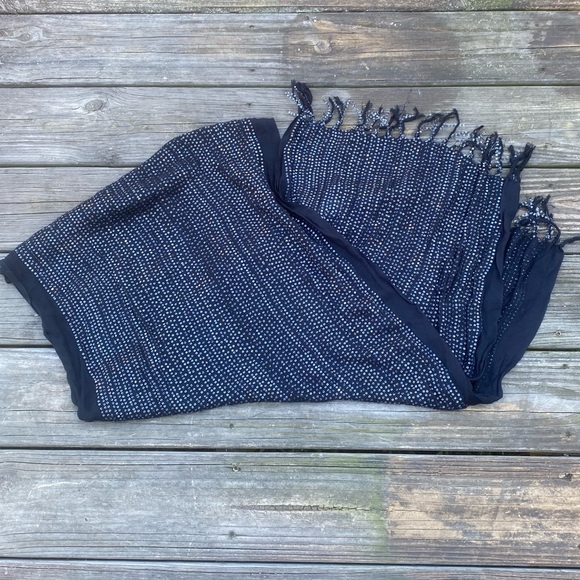 New York & Co black w/ silver sequin pashmina scarf wrap 100% Viscose - NWT - Picture 11 of 13